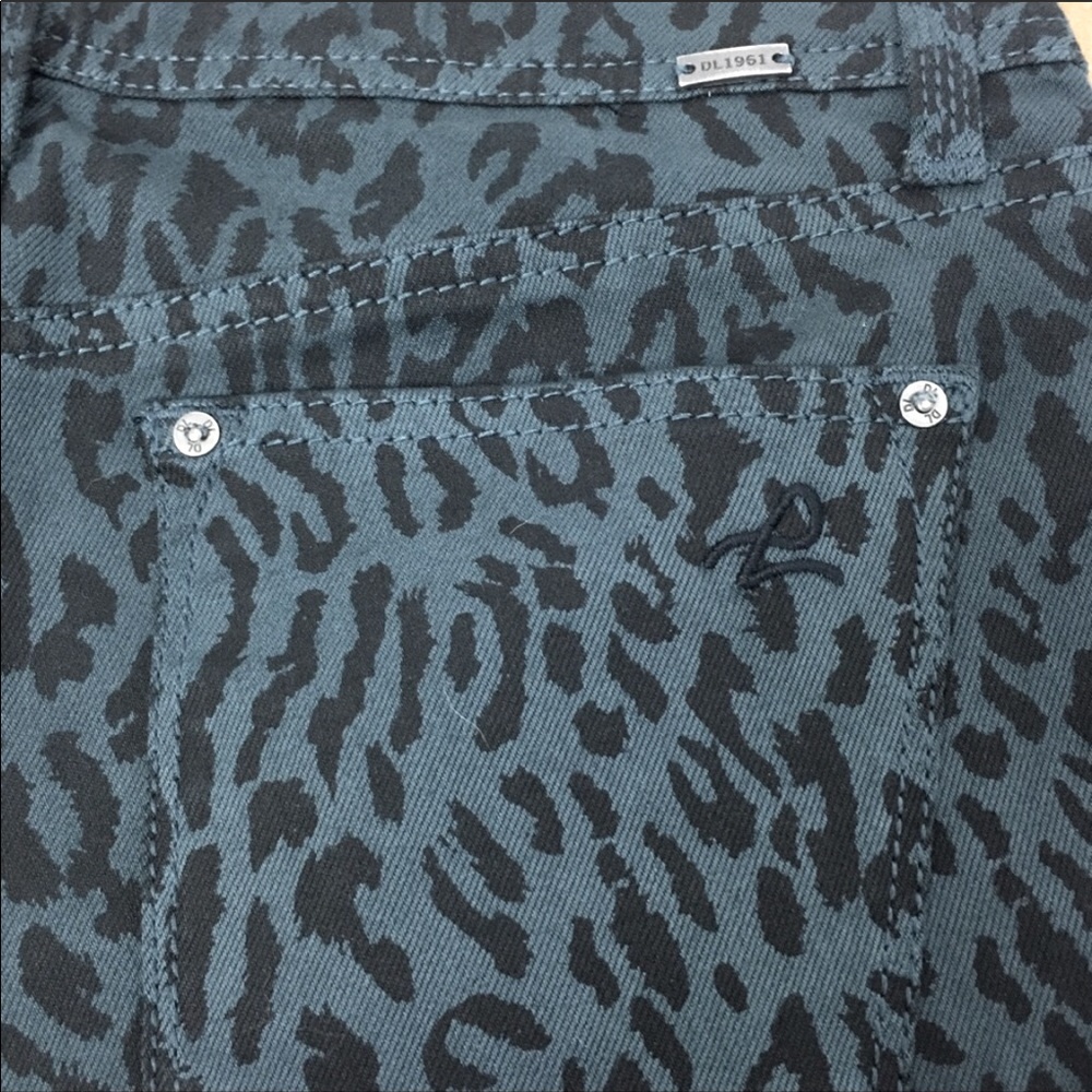 DL 1961 Emma Legging Cougar Print Size 26 NWT - Picture 3 of 7